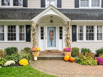 39 Hawthorne Place, Manhasset, NY 11030 - photo 2