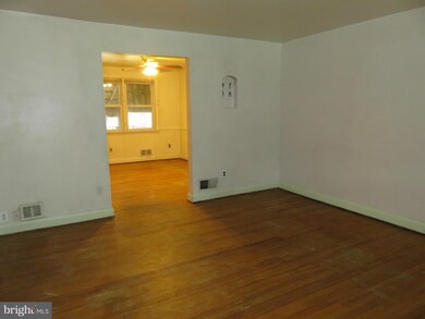 8626 Rock Oak Rd, Parkville, MD 21234 - photo 2