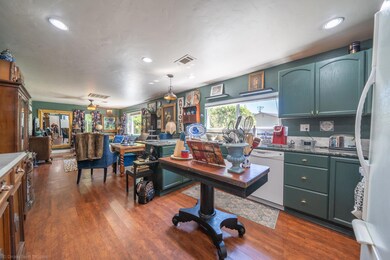 2711 N Bonnyview Rd-19