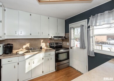 1803 W 36th St, Davenport, IA 52806 - photo 6