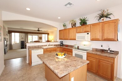 Kitchen Island/Breakfast Bar