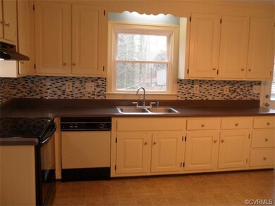 Kitchen with tile backsplash