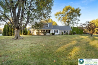 1560 Stafore Dr, Bethlehem, PA 18017 - photo 2