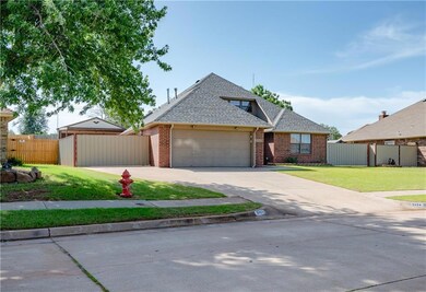 2424 E Hills Dr, Moore, OK 73160 - photo 4