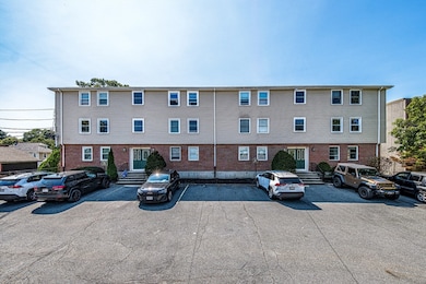 25 Rockland St unit 3, West Roxbury, MA 02132 - photo 2