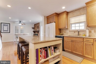 9906 Rand Dr, Burke, VA 22015 - photo 3