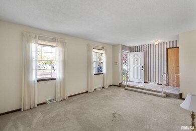 656 W 51st St, Davenport, IA 52806 - photo 2