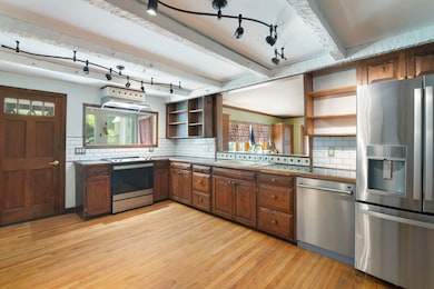 76 Spruce St, Brattleboro, VT 05301 - photo 4