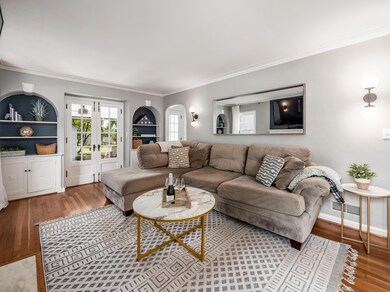 55 W Henderson Rd, Columbus, OH 43214 - photo 4