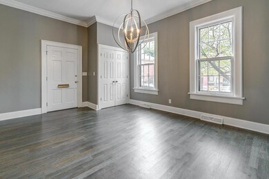 562_S_6th_7_of_33_dining room