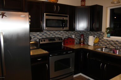 Stylish Kitchen w/SS Appliances