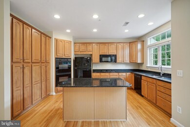 4080 Walnut Cove Cir, Fairfax, VA 22033 - photo 7