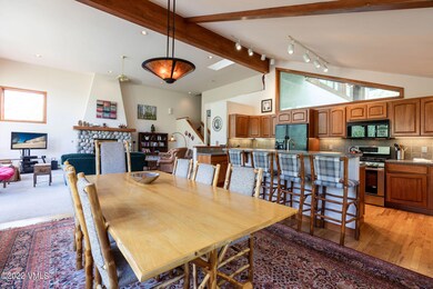 1834_glacier_ct_a_interior_dining_a