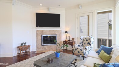 224 Hackberry-100