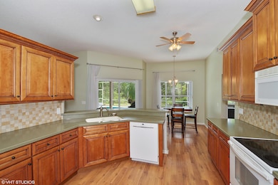 02_15HuntMasterCourt_5_Kitchen_HiRes