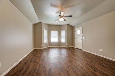 Living Area - Bay style windows,vaulted ceilings, 