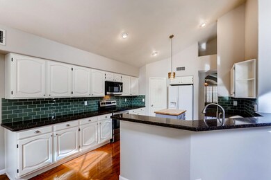 Great kitchen layout!