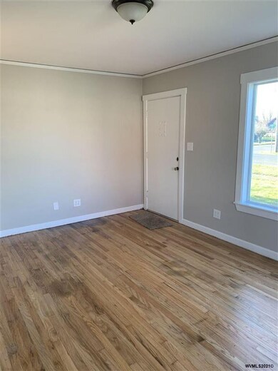 589 S 4th St, Independence, OR 97351 - photo 2