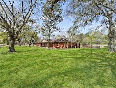 502 N Clear Creek Dr, Friendswood, TX 77546 - photo 3