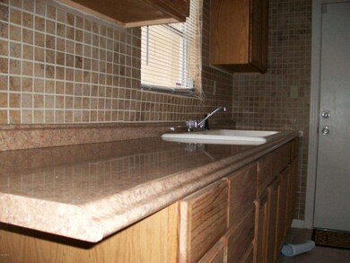 dixon kitchen 00