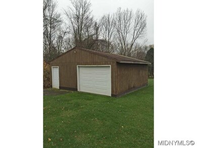 1 1/2 Stall gar. Extra income