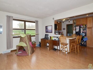 2409 White Oak Tr, Dunn, WI 53575 - photo 4