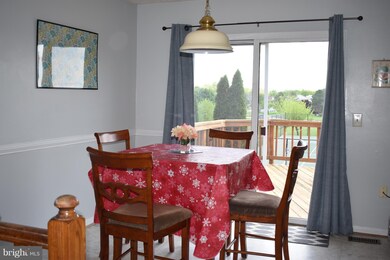 13345 Burkitts Rd, Fairfax, VA 22033 - photo 4