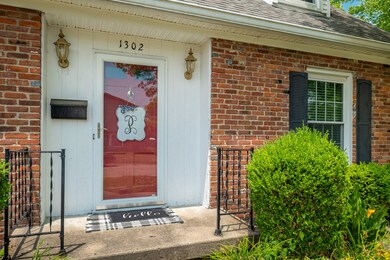 1302 Audubon Dr, Columbus, IN 47203 - photo 2