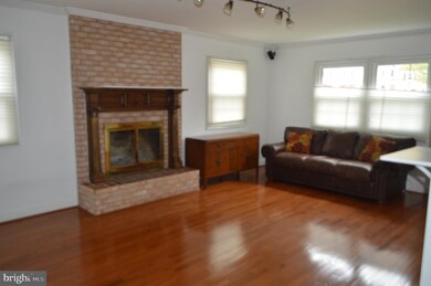 12140 Dove Cir, Laurel, MD 20708 - photo 4