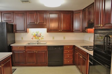 Kitchen with breakfast bar