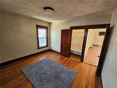 27 Mccabe Ave unit 2R, Pawtucket, RI 02861 - photo 5