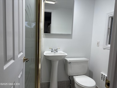 129 Halstead bathroom1