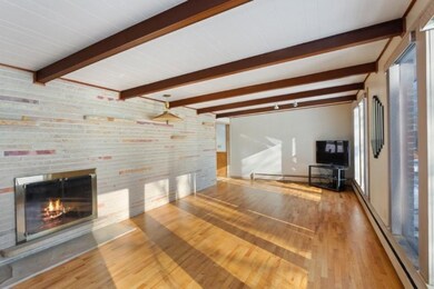 06_19077ThreeOaksRd_10002_LivingRoom_Low