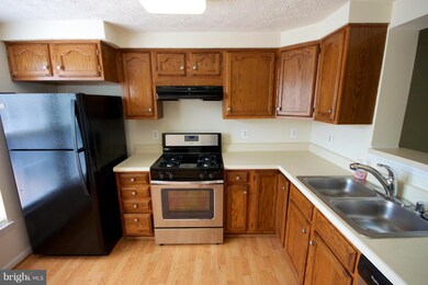 13910 Winding Ridge Ln, Centreville, VA 20121 - photo 6