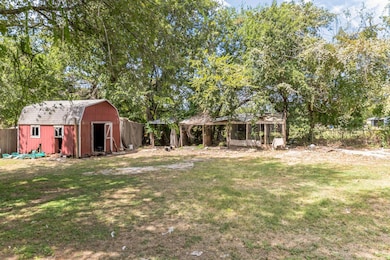 221 N Birch St, Springtown, TX 76082 - photo 7