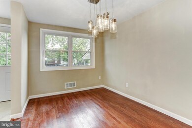 1037 Foxcroft Ln, Essex, MD 21221 - photo 5