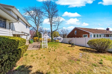 35 Grandview Ave, Edison, NJ 08837 - photo 3