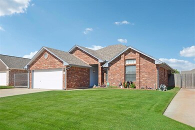 909 Northridge Rd, Moore, OK 73160 - photo 4