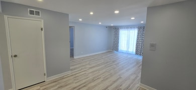 9475 Bay Colony Dr unit 3N, Des Plaines, IL 60016 - photo 2