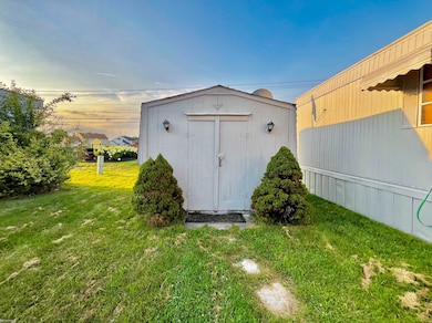 5294 Argyle Ct, Sterling Heights, MI 48310 - photo 3