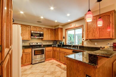 128 Tiffany Ct, Central Point, OR 97502 - photo 3