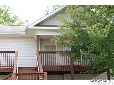 Mature trees & landscaping