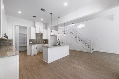 5009 Golden Forest Dr, Houston, TX 77091 - photo 2