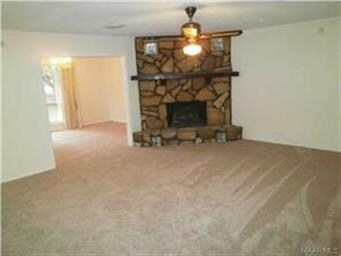 LARGE DEN w/FIREPLACE & CEILING  FAN.