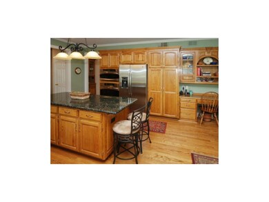 9516 Pine St, Lenexa, KS 66220 - photo 5