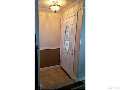 7206 Nickett Dr, North Tonawanda, NY 14120 - photo 2