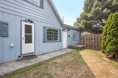 1431 SW Harbor Ave, Lincoln City, OR 97367 - photo 4