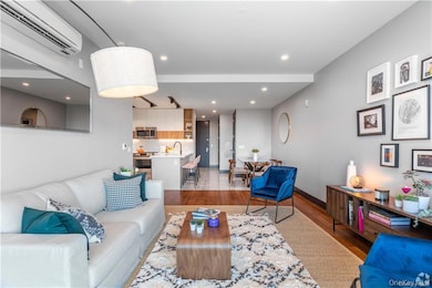 667 Ridge Hill Blvd unit 404, Yonkers, NY 10710 - photo 3