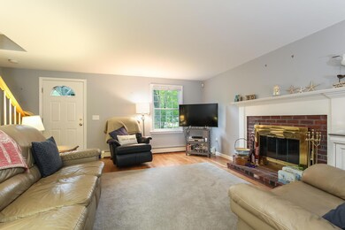 005-photo-living-room-6354943