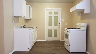 111 7th St, Rosenberg, TX 77471 - photo 2